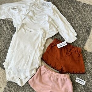 NWT Baby Girl Old Navy Shorts & Onesie Bundle 6-12 months